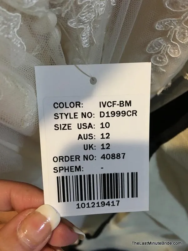 Essense of Australia D1999 size 10